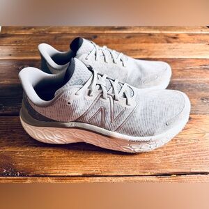 Men’s New Balance Kaiha Road Fresh Foam 11.5 Heritage Gray Sneakers Gently-used